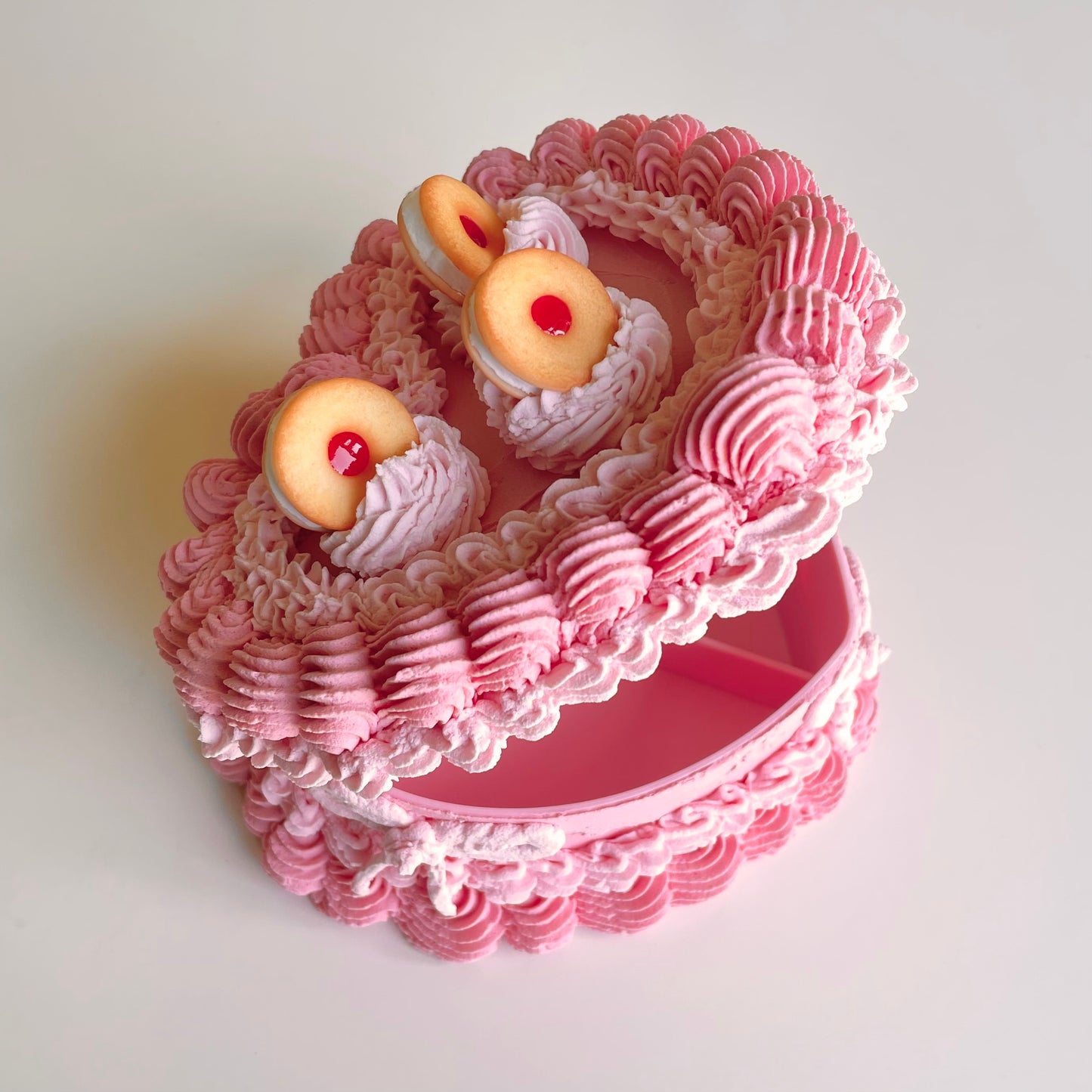 Fake cake heart trinket box