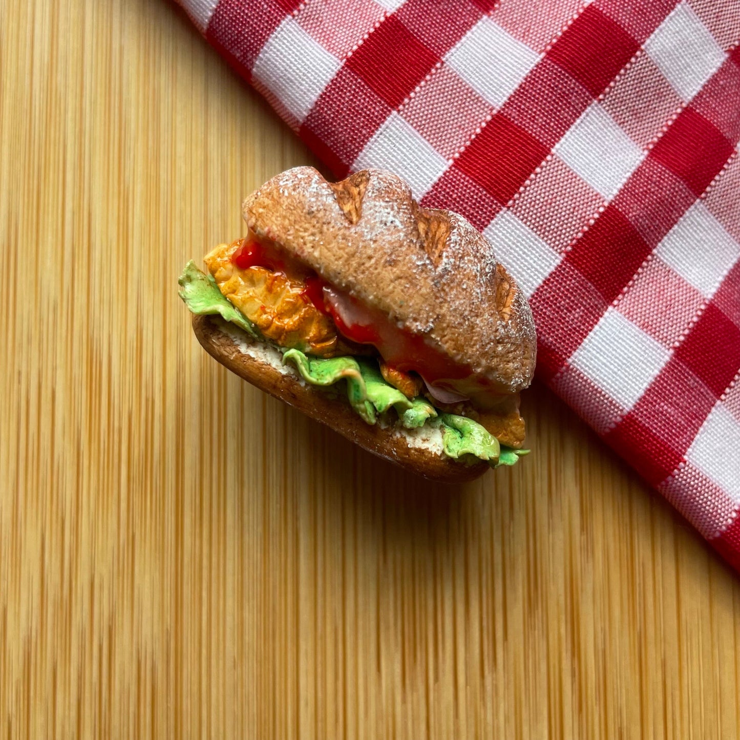 Food magnet - Crispy chicken sandwich magnet, home decor, kitchen decor, fridge magnet, miniature food, miniature food,