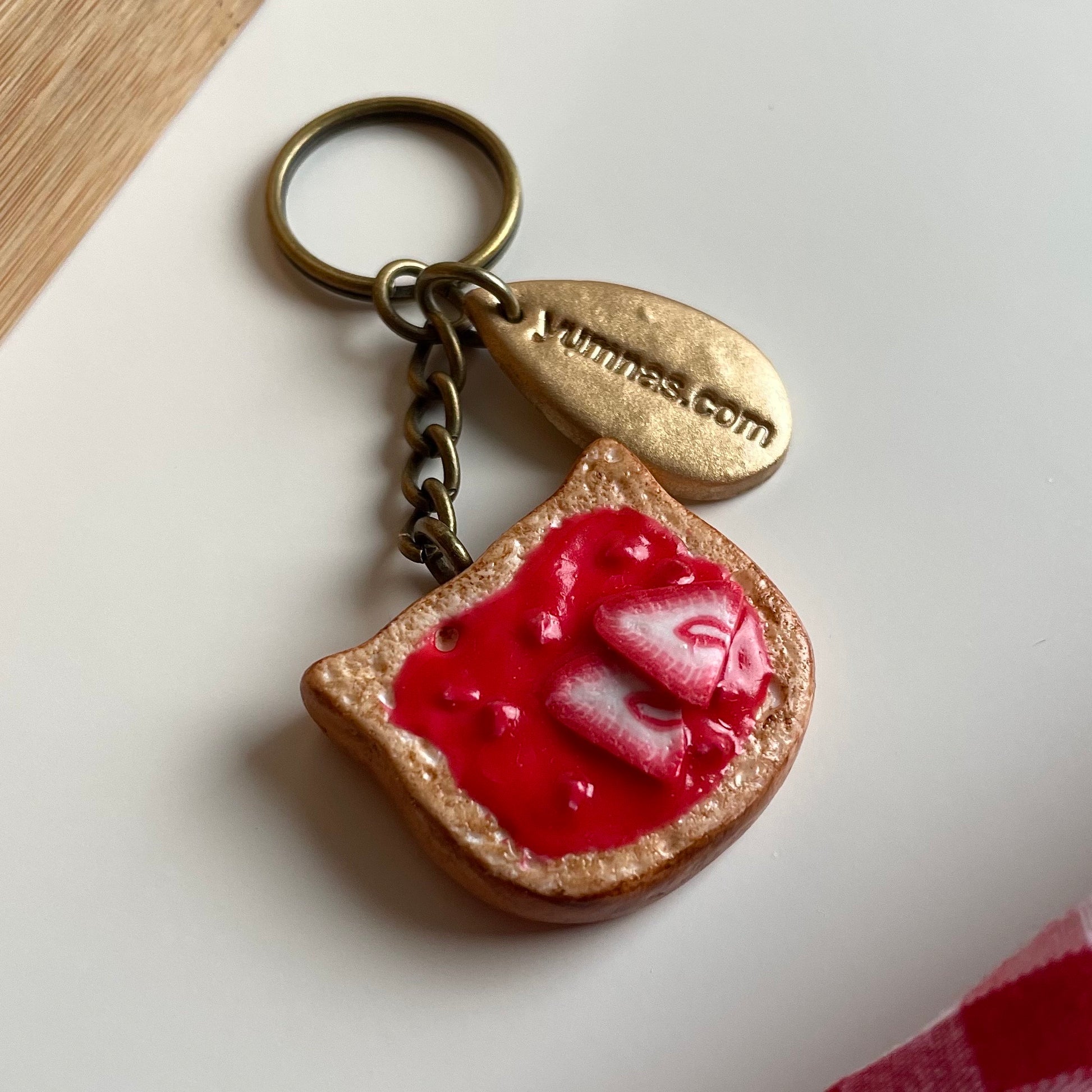 Bread toast keychain, strawberry jam on toast keychain, jam toast keyring, strawberry polymerclay charm, clay keyring, realistic food charm