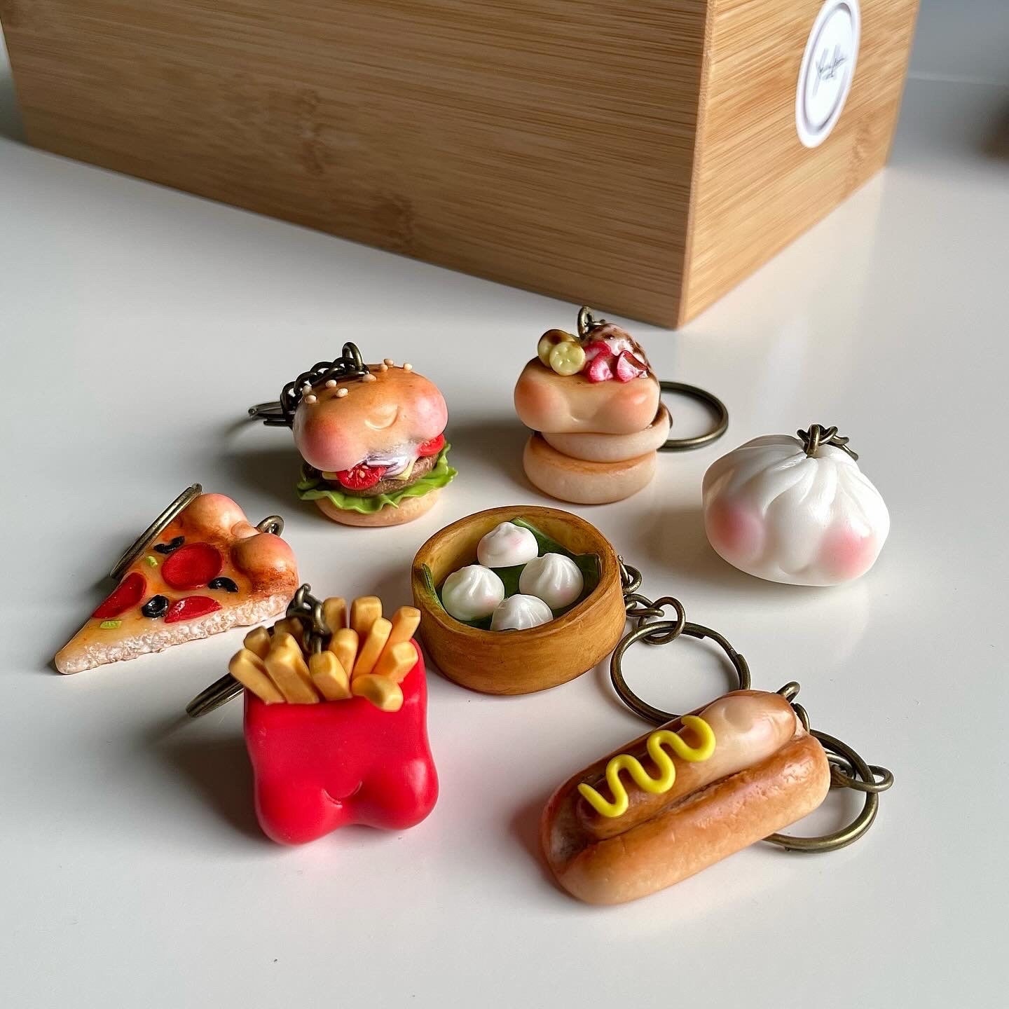 Hotdog keychain, cute hotdog charm, hotdog keyring, cute novelty keychain, polymerclay charm, clay keyring, realistic food, miniature food