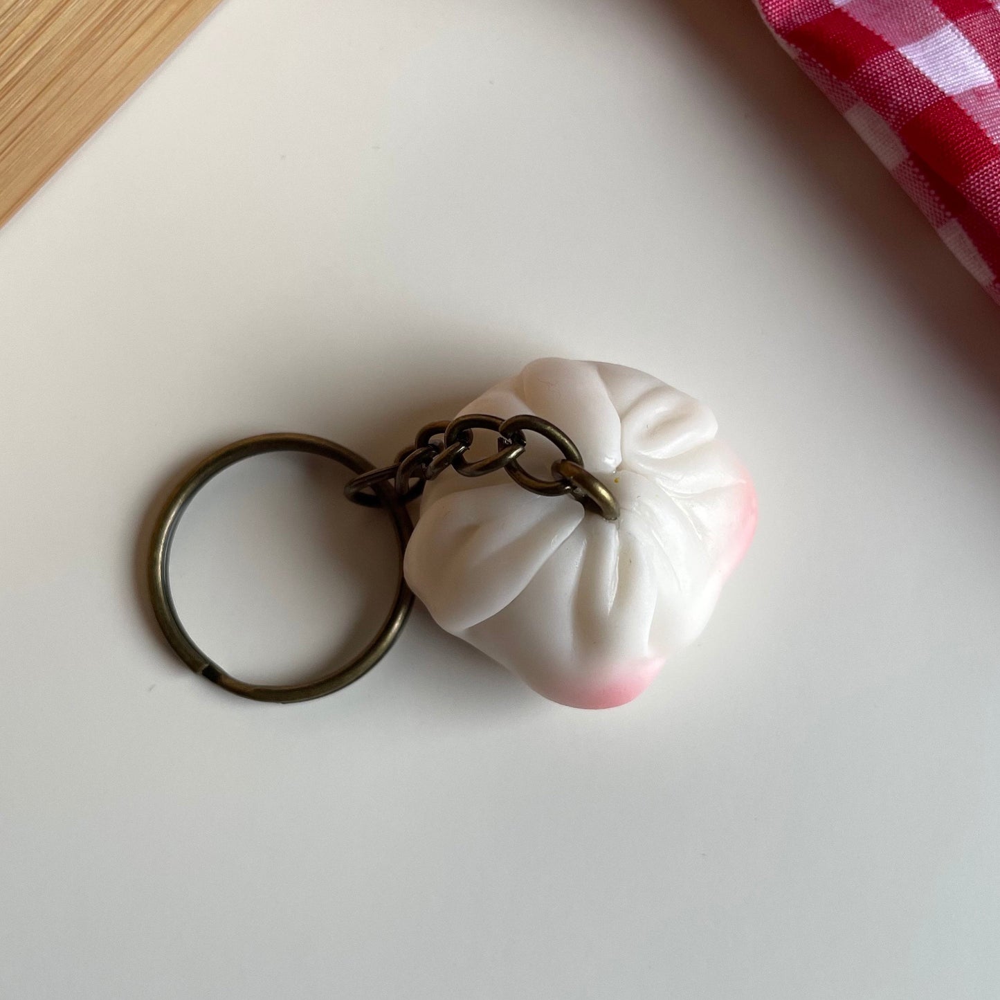 Cute dumpling keychain, bao charm, dumpling keyring, cute novelty keychain, polymerclay charm, clay keyring, realistic food, miniature food