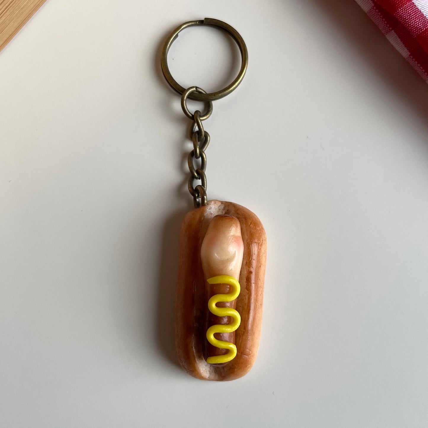 Hotdog keychain, cute hotdog charm, hotdog keyring, cute novelty keychain, polymerclay charm, clay keyring, realistic food, miniature food