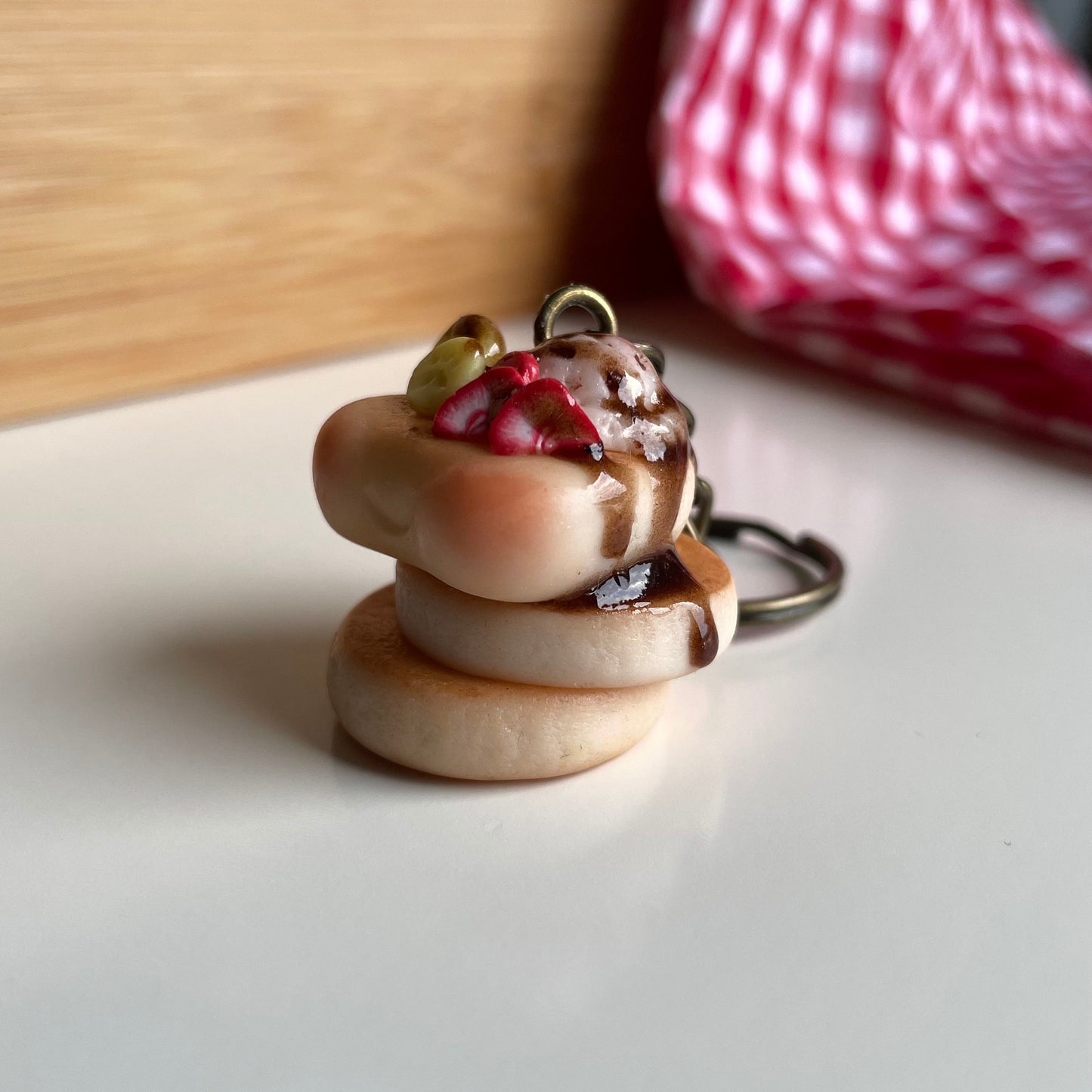 Stacked pancakes keychain, cute pancakes charm, pancakes keyring, novelty keychain, polymerclay charm,clay keyring, miniature realistic food