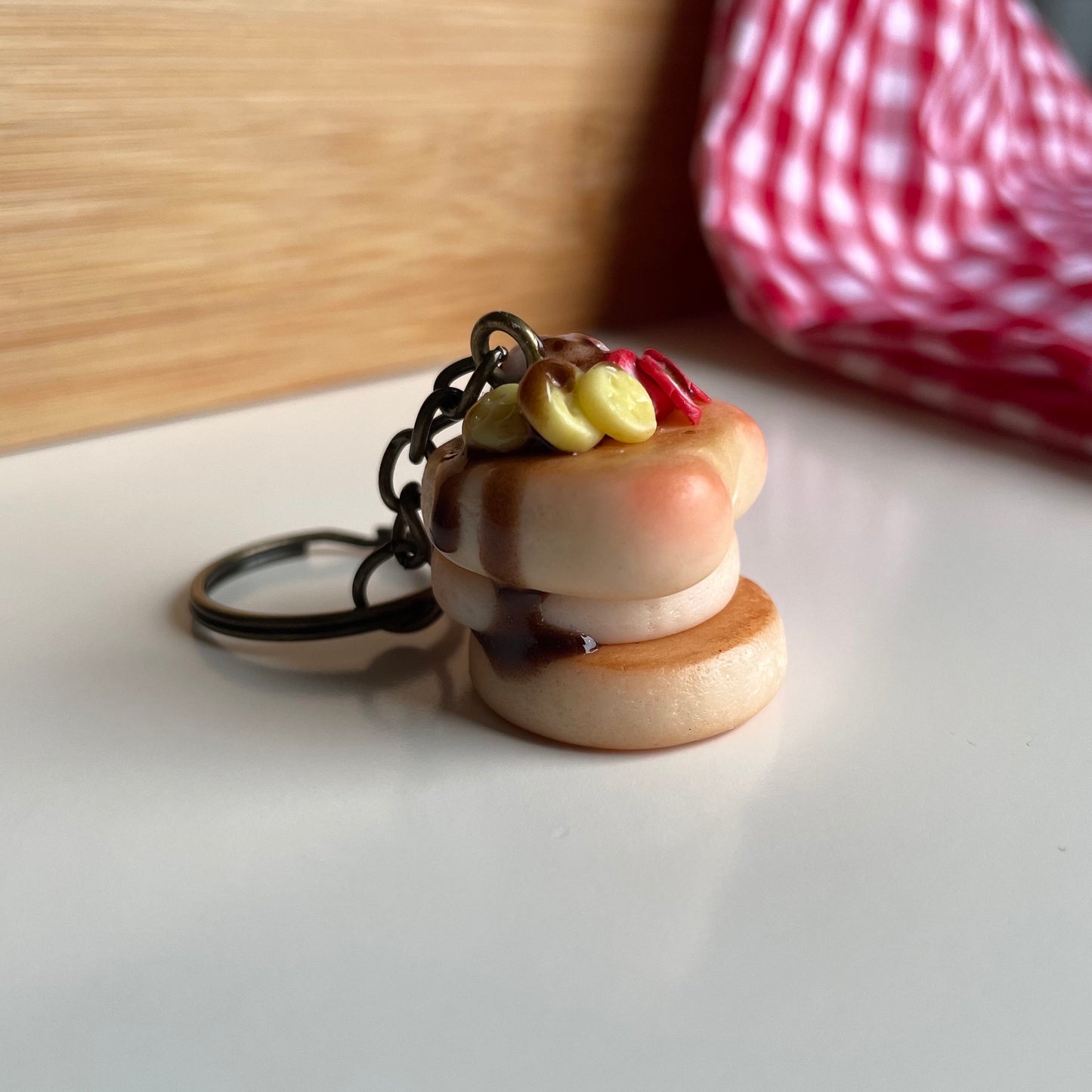 Stacked pancakes keychain, cute pancakes charm, pancakes keyring, novelty keychain, polymerclay charm,clay keyring, miniature realistic food