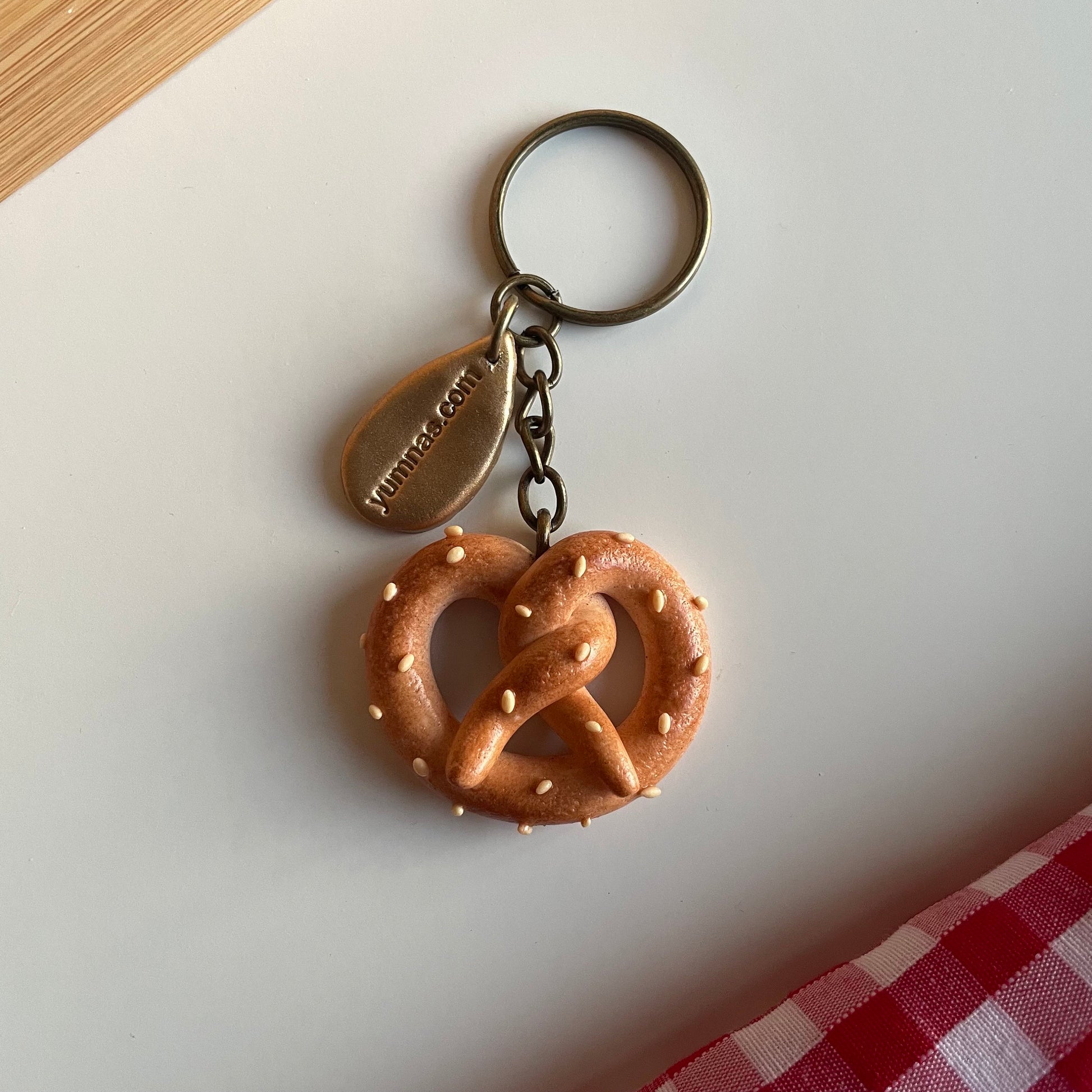 Pretzel keychain, cute keychain, pretzel keyring, novelty keychain, polymerclay charm, clay keyring, realistic food charm, miniature food